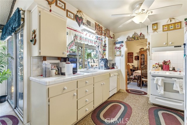 Detail Gallery Image 11 of 27 For 1927 S Chinowth St, Visalia,  CA 93277 - 3 Beds | 2 Baths