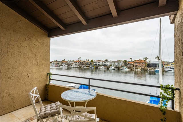 Detail Gallery Image 8 of 42 For 17110 Bluewater Ln, Huntington Beach,  CA 92649 - 1 Beds | 1/1 Baths