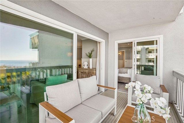 650 The Village, 212 photo 24