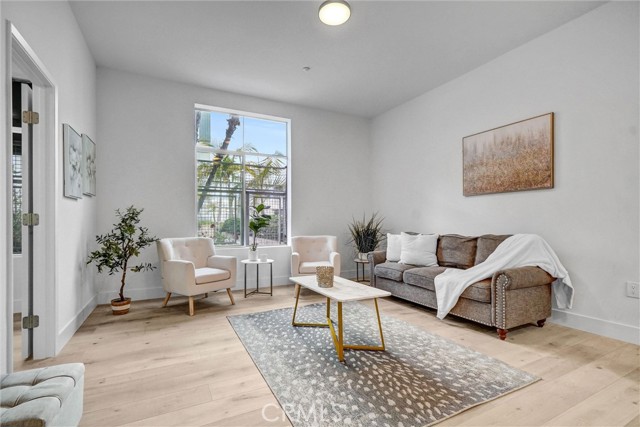 435 W Center Street Promenade, Anaheim CA: https://media.crmls.org/medias/f125667b-ce39-46c8-91ee-769997c1c06f.jpg