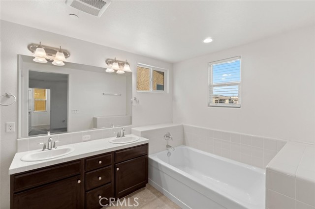 Detail Gallery Image 31 of 38 For 595 N Cattail Ct, Fresno,  CA 93727 - 3 Beds | 2/1 Baths