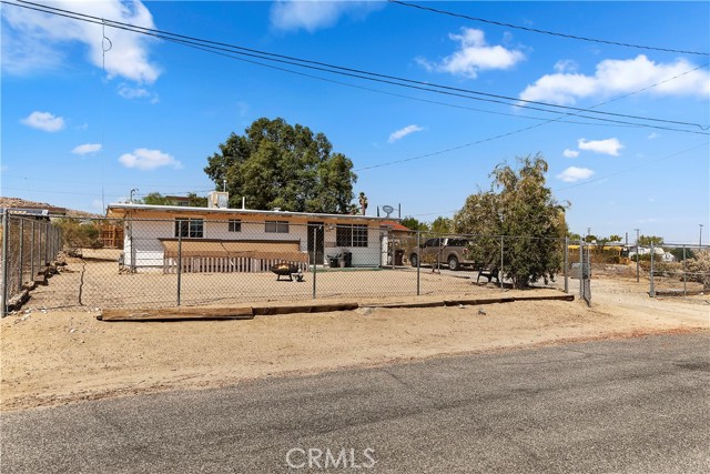 Detail Gallery Image 4 of 29 For 61978 Aster Pl, Joshua Tree,  CA 92252 - 3 Beds | 2 Baths