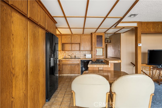 1207 Seal Way, Seal Beach CA: https://media.crmls.org/medias/f12678e2-6bf0-4105-b775-6745e6d36579.jpg