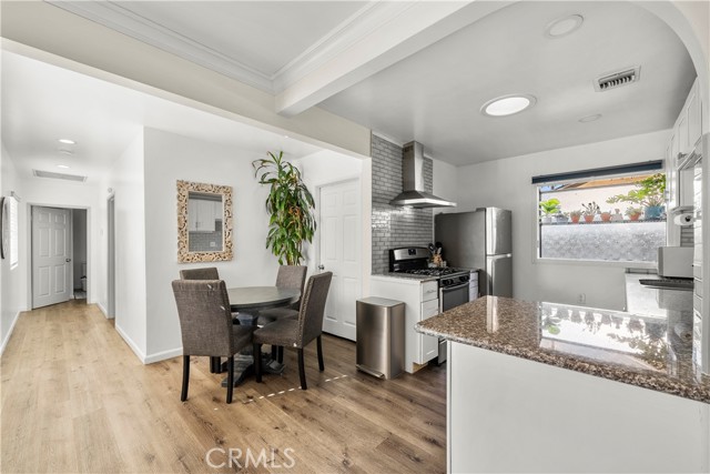 Detail Gallery Image 10 of 41 For 18019 Tiara, Encino,  CA 91316 - 4 Beds | 2 Baths