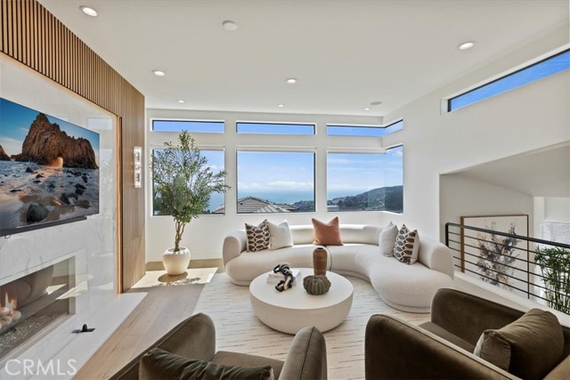 1425 Skyline Drive, Laguna Beach CA: https://media.crmls.org/medias/f127132e-d7f9-44a4-b4dd-d2f157ea7be1.jpg