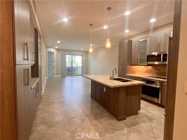 Detail Gallery Image 5 of 21 For 4511 El Mar Dr #307,  –,  FL 33308 - 2 Beds | 2 Baths