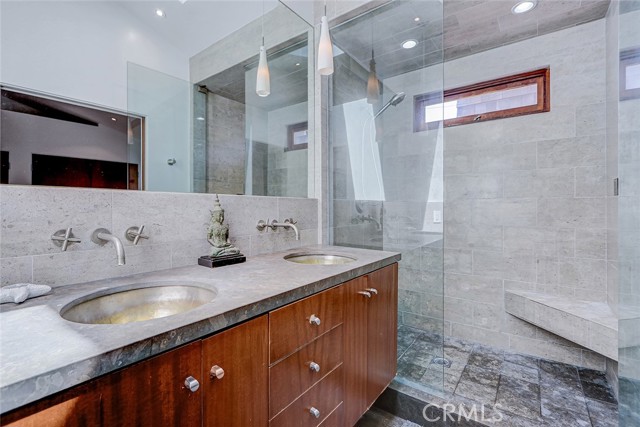 3205 Bayview Drive, Manhattan Beach, California 90266, 5 Bedrooms Bedrooms, ,5 BathroomsBathrooms,Residential,For Sale,Bayview,SB26067701