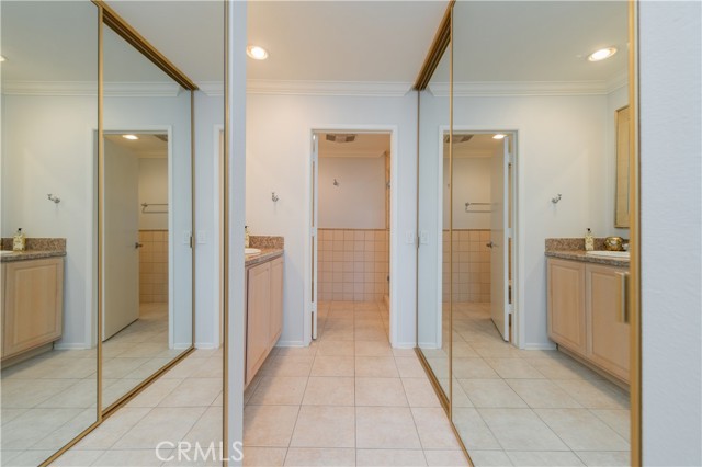 2381 Via Mariposa W, Laguna Woods CA: https://media.crmls.org/medias/f1282807-bb7d-41f0-bfc2-4efa8a0f5d5a.jpg
