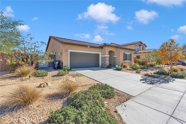 Detail Gallery Image 4 of 27 For 15389 Diamond, Victorville,  CA 92394 - 3 Beds | 2 Baths