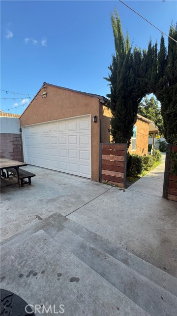 806 E 91st, Los Angeles CA: https://media.crmls.org/medias/f128efa4-5c97-4821-a84f-627cb3a530ea.jpg