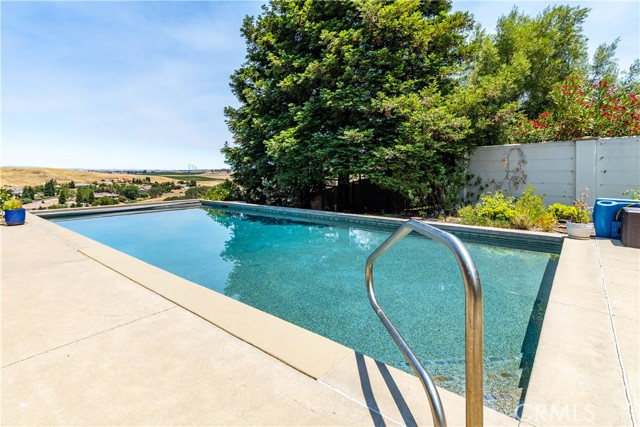 2045 Vista De La Vina, Templeton CA: https://media.crmls.org/medias/f1295043-f455-4c7d-917f-e31f45bf99c0.jpg