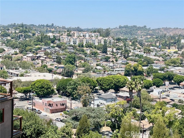 2717 Chadwick Circle, Los Angeles CA: https://media.crmls.org/medias/f129c89f-f23a-426f-987d-2b4f5bdeab49.jpg