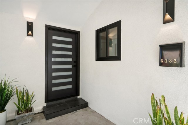 Detail Gallery Image 10 of 60 For 5132 Avenida Oriente, Tarzana,  CA 91356 - 3 Beds | 2 Baths