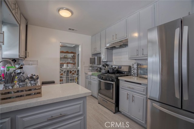 Detail Gallery Image 10 of 40 For 9727 Glandon St, Bellflower,  CA 90706 - 5 Beds | 5 Baths