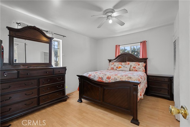 178 E 49th Street, Los Angeles CA: https://media.crmls.org/medias/f12c0eae-a193-461b-aee9-6afc2fce50a0.jpg