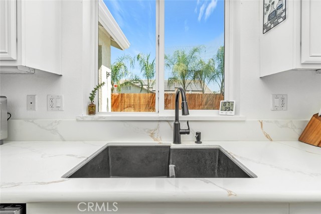 12206 Sundance Canyon Drive, Bakersfield CA: https://media.crmls.org/medias/f12d041c-e3e4-4783-b27d-1fcfd2dbc089.jpg