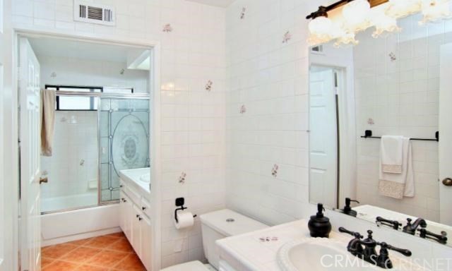 Detail Gallery Image 8 of 8 For 5246 Calderon Rd, Woodland Hills,  CA 91364 - 3 Beds | 2 Baths