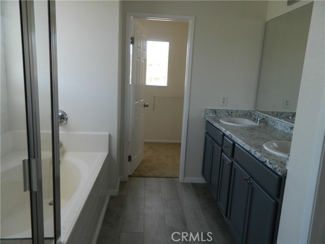 Detail Gallery Image 14 of 18 For 32945 Serena Way, Lake Elsinore,  CA 92530 - 5 Beds | 3 Baths