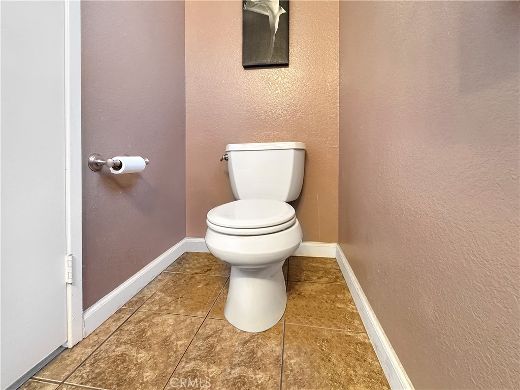 https://media.crmls.org/medias/f12e0cb2-033b-43d4-956c-c3e7893701e2.jpg?preset=X-Large