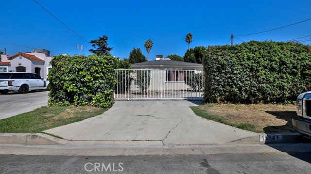 Detail Gallery Image 2 of 42 For 15841 Marlin Pl, Van Nuys,  CA 91406 - 2 Beds | 2 Baths
