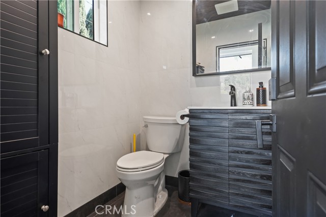 Detail Gallery Image 38 of 40 For 2240 N Parish, Burbank,  CA 91504 - 4 Beds | 2 Baths