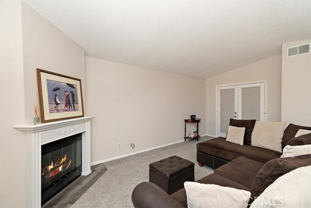 Detail Gallery Image 3 of 18 For 337 Reposo St, San Jacinto,  CA 92582 - 2 Beds | 2 Baths