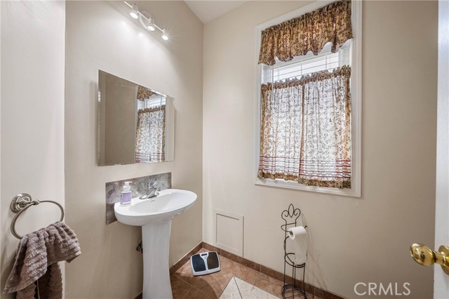 Detail Gallery Image 24 of 56 For 2920 Meadow Creek Rd, Clearlake Oaks,  CA 95423 - 3 Beds | 2/1 Baths