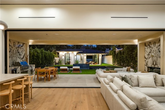 Detail Gallery Image 14 of 72 For 11826 Kling St, Valley Village,  CA 91607 - 6 Beds | 5/1 Baths