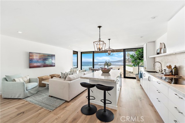 Detail Gallery Image 8 of 38 For 106 Blue Lagoon, Laguna Beach,  CA 92651 - 4 Beds | 3 Baths