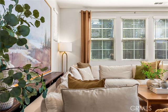 Detail Gallery Image 8 of 14 For 30193 Trois Valley St, Murrieta,  CA 92563 - 4 Beds | 3/1 Baths