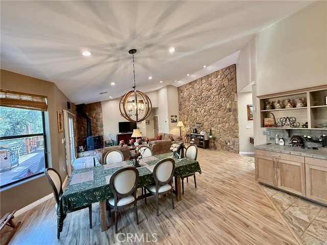 1737 Zion Way, Pine Mountain Club CA: https://media.crmls.org/medias/f130ffd4-1e86-4e9f-8107-2069f6d4bcff.jpg