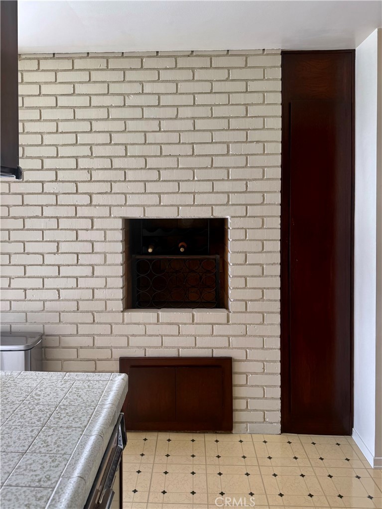 https://media.crmls.org/medias/f132d7b8-db2b-4f26-8deb-bfedeff69416.jpg?preset=X-Large