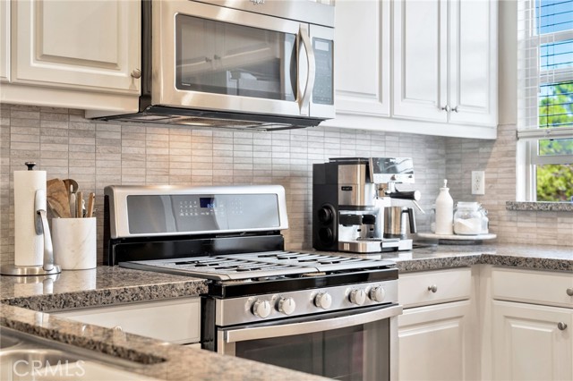 5325 Pacific Terrace, Hawthorne CA: https://media.crmls.org/medias/f133b21e-a4b5-460c-a630-be715269c156.jpg