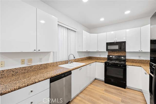 Detail Gallery Image 27 of 39 For 4845 Elmwood #C,  Los Angeles,  CA 90004 - 3 Beds | 3 Baths