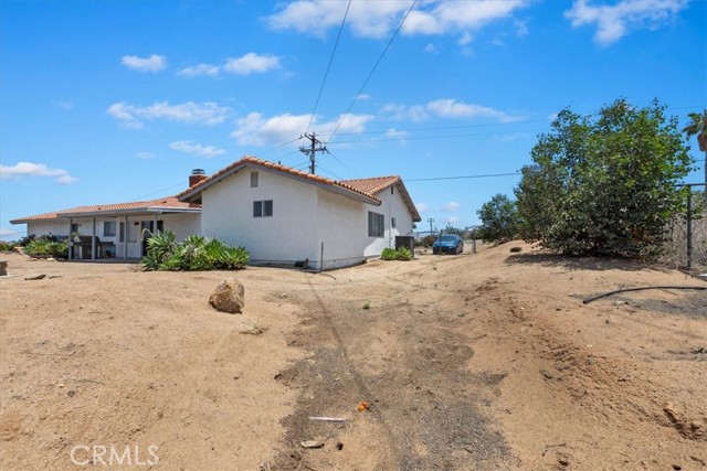 20061 Lounsberry Road, Perris CA: https://media.crmls.org/medias/f134d78d-228f-417e-b1a6-0ce930babb39.jpg