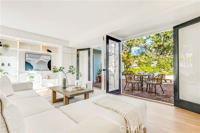 432 Holly Street, Laguna Beach CA: https://media.crmls.org/medias/f13502c8-4b9a-4c1e-b91c-f1246974dabe.jpg