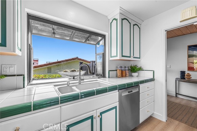 6808 Kings Harbor Drive, Rancho Palos Verdes CA: https://media.crmls.org/medias/f135369c-e68c-4ca7-96db-c0bdf2315194.jpg