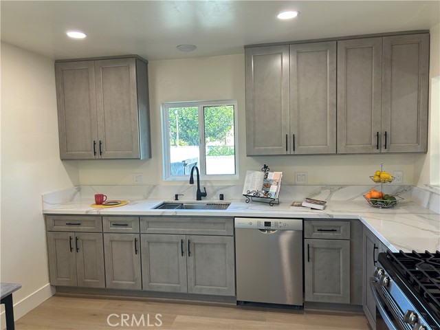 Detail Gallery Image 3 of 24 For 1102 Maxfield St, Torrance,  CA 90502 - 3 Beds | 2 Baths