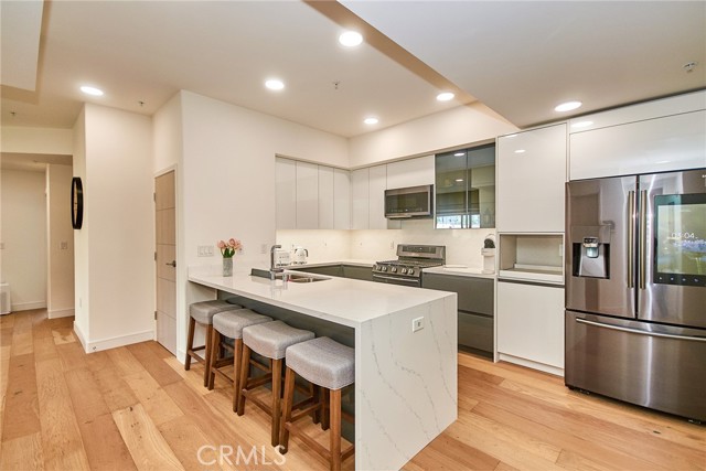 820 S Wilton Place, Los Angeles CA: https://media.crmls.org/medias/f136bb76-e9af-4ad4-8de0-f3cb9efecfc5.jpg