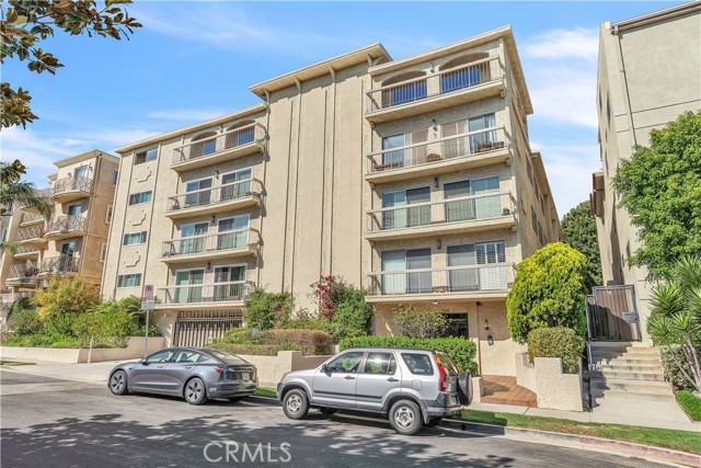2318 Fox Hill, Los Angeles CA: https://media.crmls.org/medias/f1371f9c-59bd-4b35-a6bc-ce857e014ad4.jpg