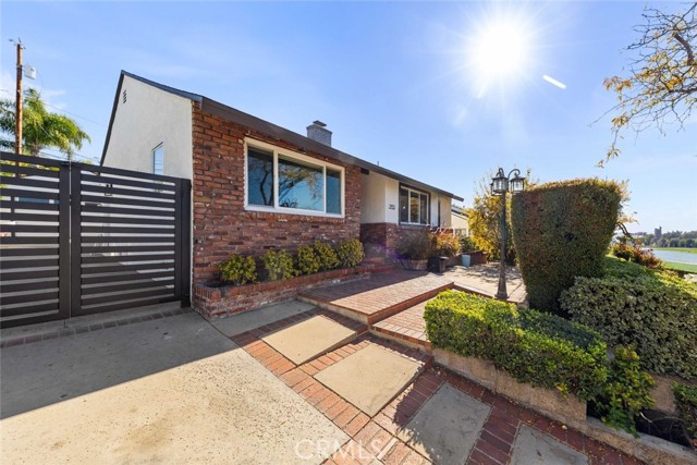 Detail Gallery Image 8 of 74 For 2950 N Lincoln St, Burbank,  CA 91504 - 3 Beds | 2 Baths