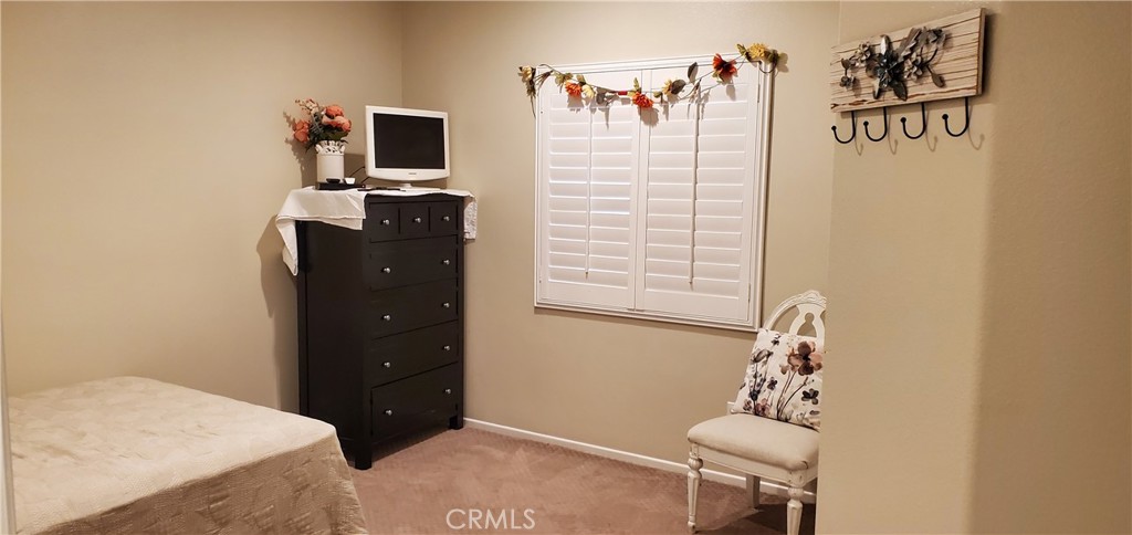 https://media.crmls.org/medias/f1375fed-eaf5-4a8d-a0ca-24c84cec0616.jpg?preset=X-Large