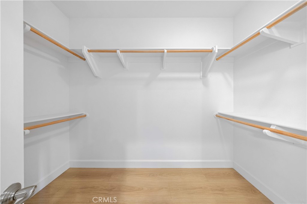 https://media.crmls.org/medias/f137738d-d075-4ff5-97bd-38e745f40ac7.jpg?preset=X-Large