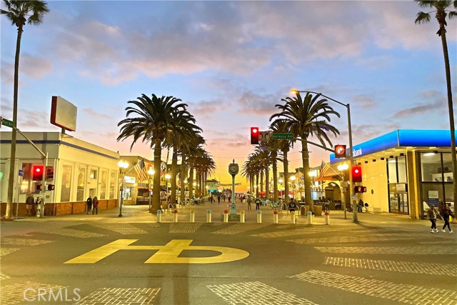 Hermosa Beach pier plaza - Enjoy the Hermosa Beach lifestyle