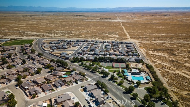 Detail Gallery Image 4 of 47 For 3910 Westbrook Ave, Rosamond,  CA 93560 - 4 Beds | 3 Baths