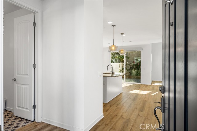 Detail Gallery Image 5 of 45 For 947 Aurora Ln, Costa Mesa,  CA 92626 - 3 Beds | 2/1 Baths