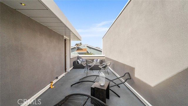 2306 Aviation Boulevard, Redondo Beach, California 90278, 4 Bedrooms Bedrooms, ,5 BathroomsBathrooms,Residential,Sold,Aviation,PV21199795