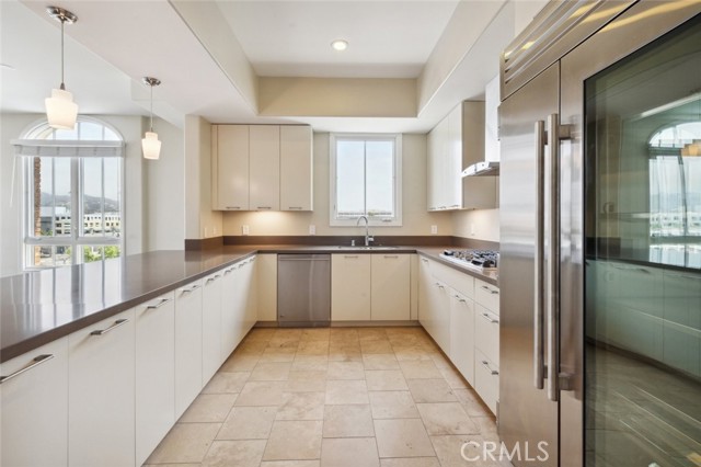 Detail Gallery Image 10 of 71 For 619 Caruso Ave, Glendale,  CA 91210 - 2 Beds | 3 Baths