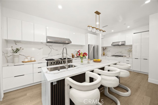 Detail Gallery Image 17 of 40 For 3815 Sycamore St, Pasadena,  CA 91107 - 5 Beds | 5/1 Baths