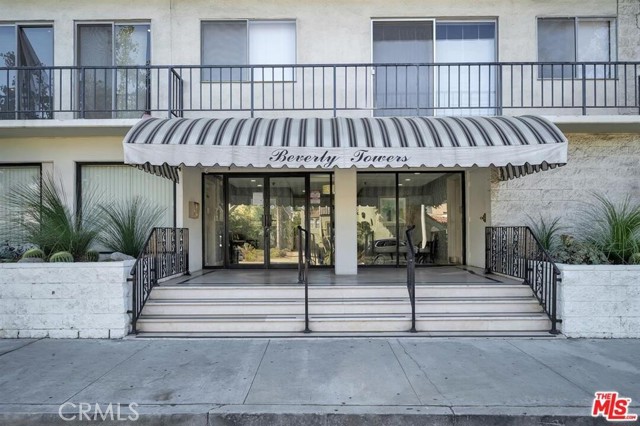 1115 S Elm Drive, Los Angeles CA: https://media.crmls.org/medias/f1393dc5-68e6-4f88-bcdd-65494bdb2c2e.jpg